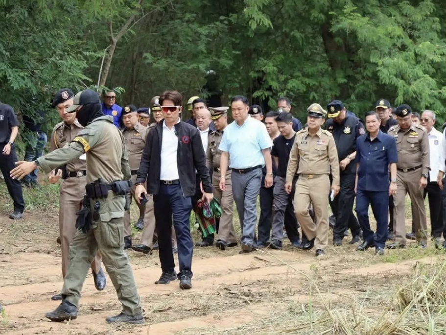 Thailand's prime minister has apologised to Russian visitors and ordered tighter security after the murders of two Russian siblings and three Thai family members in Chonburi.