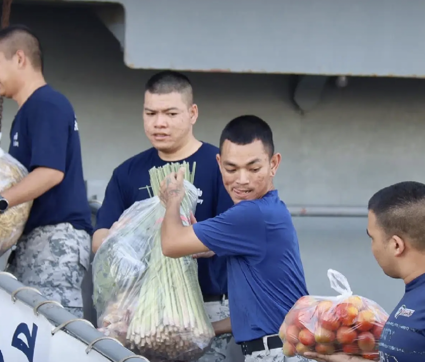 Royal Thai Navy sends Aid
